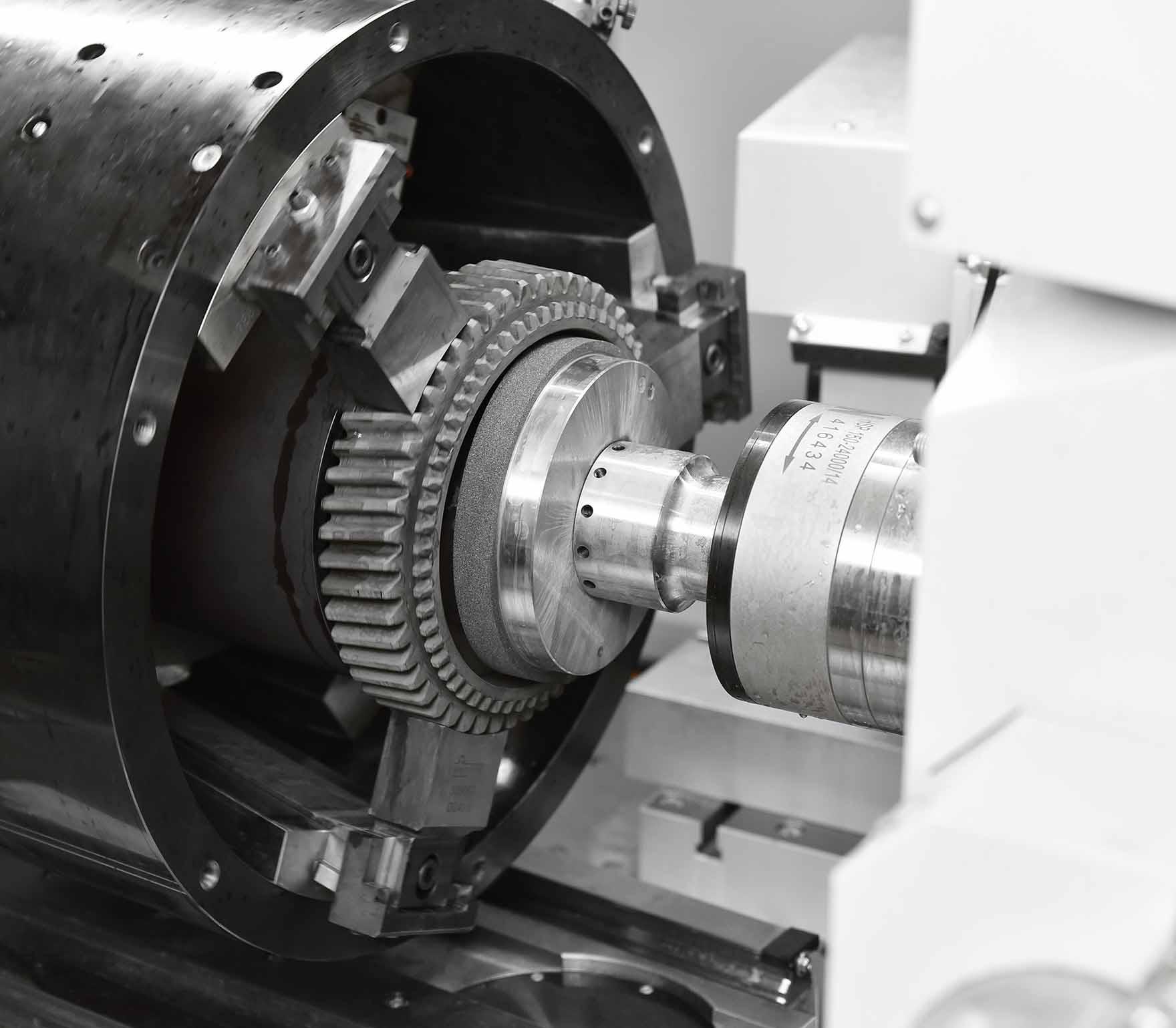 Universal grinding machines for large workpieces — ILD | Overbeck